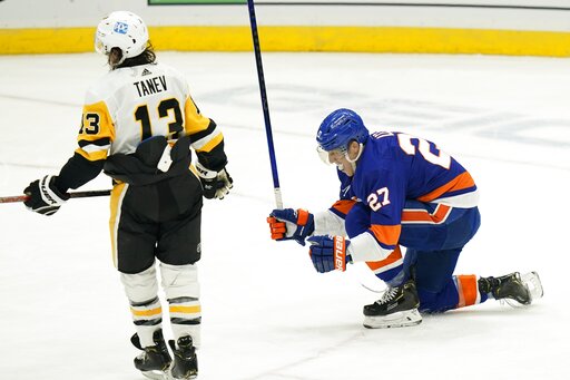 Lee scores late in 3rd, Islanders beat Penguins 4-3