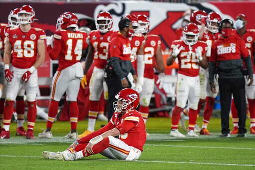 AP source: Chiefs' Mahomes to have surgery on toe injury