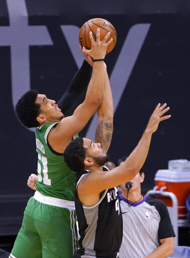 Fox nets 26, Kings hold off short-handed Celtics 116-111