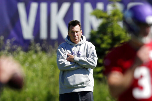 Vikings OC Kubiak retires after 36-year NFL career