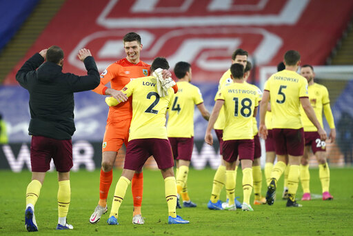 Burnley end winless streak with easy victory at Palace