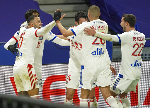 Spectacular winner from Dubois puts Lyon top of Ligue 1