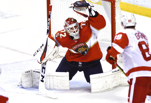 Bobrovsky shines as Panthers edge Red Wings 2-1