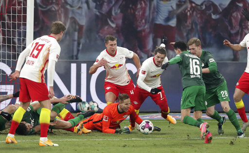Leipzig warms up for Liverpool by beating Augsburg 2-1